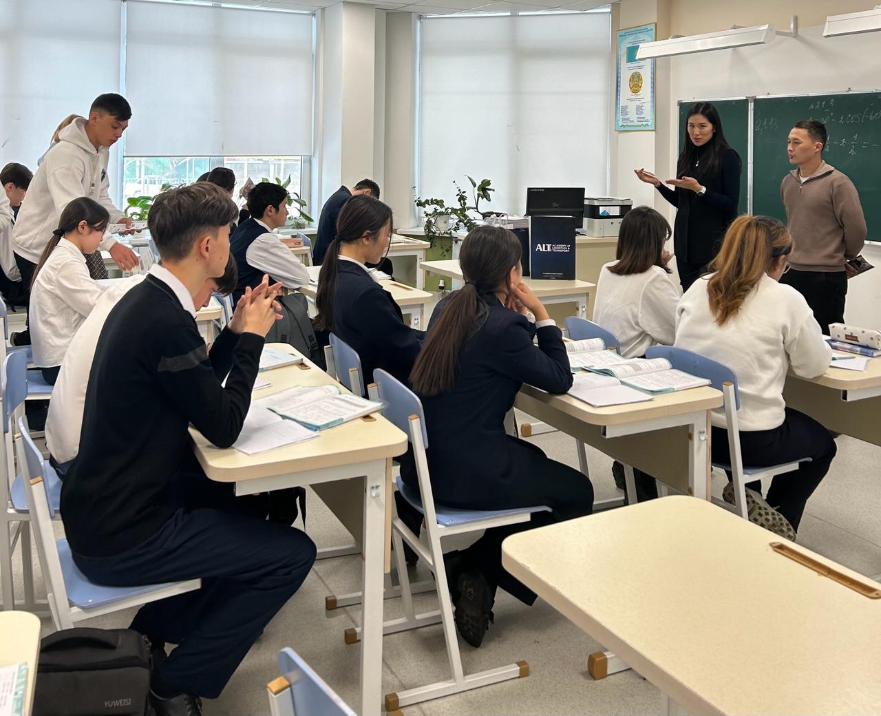 "Логистикалық университетінің және Педагогикалық колледжінің белсенді  өкілдері келді"