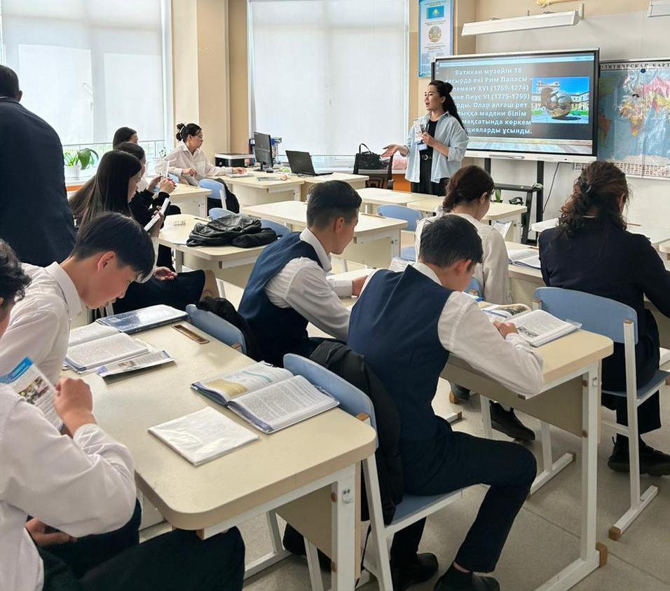 "Алматы гуманитарлық-экономикалық университетінің және Инновациялық колледжінің белсенді   өкілдері келді"