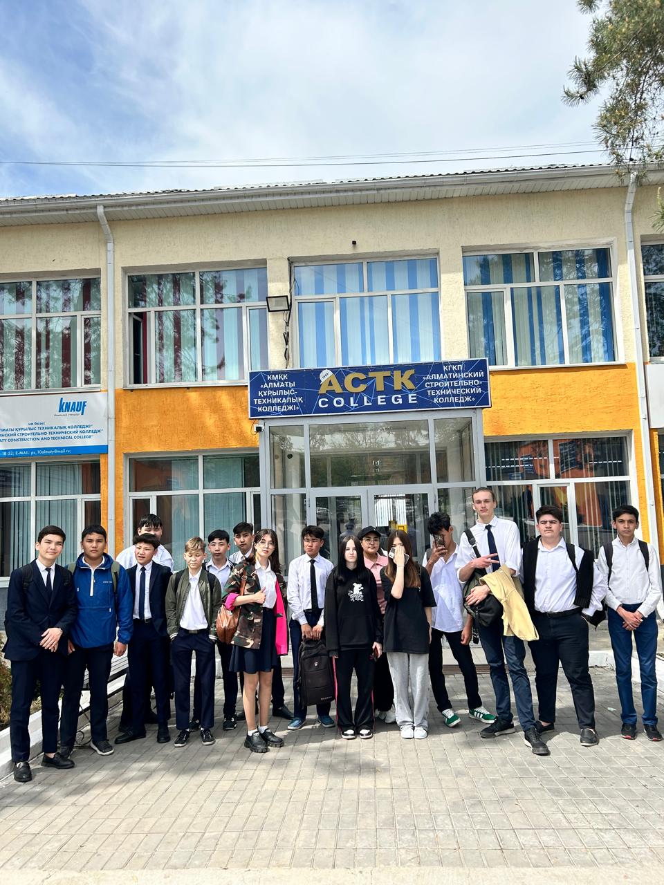 «Алматы құрылыс-техникалық  колледжінде » өткен,  ашық есік күніне барып қайтты.