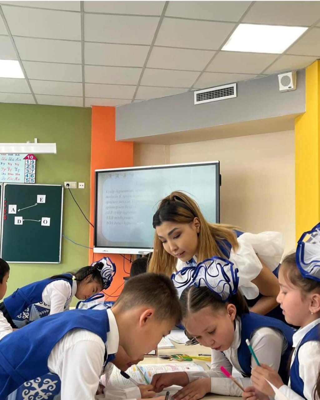 “Геометриялық фигураларды әріптермен белгілеу” тақырыбында 2 “Ә” сыныбында ашық сабақ өткізілді.