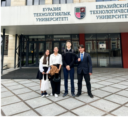 «Еуразия технологиялық колледжінде » өткен,  ашық есік күніне барып қайтты.