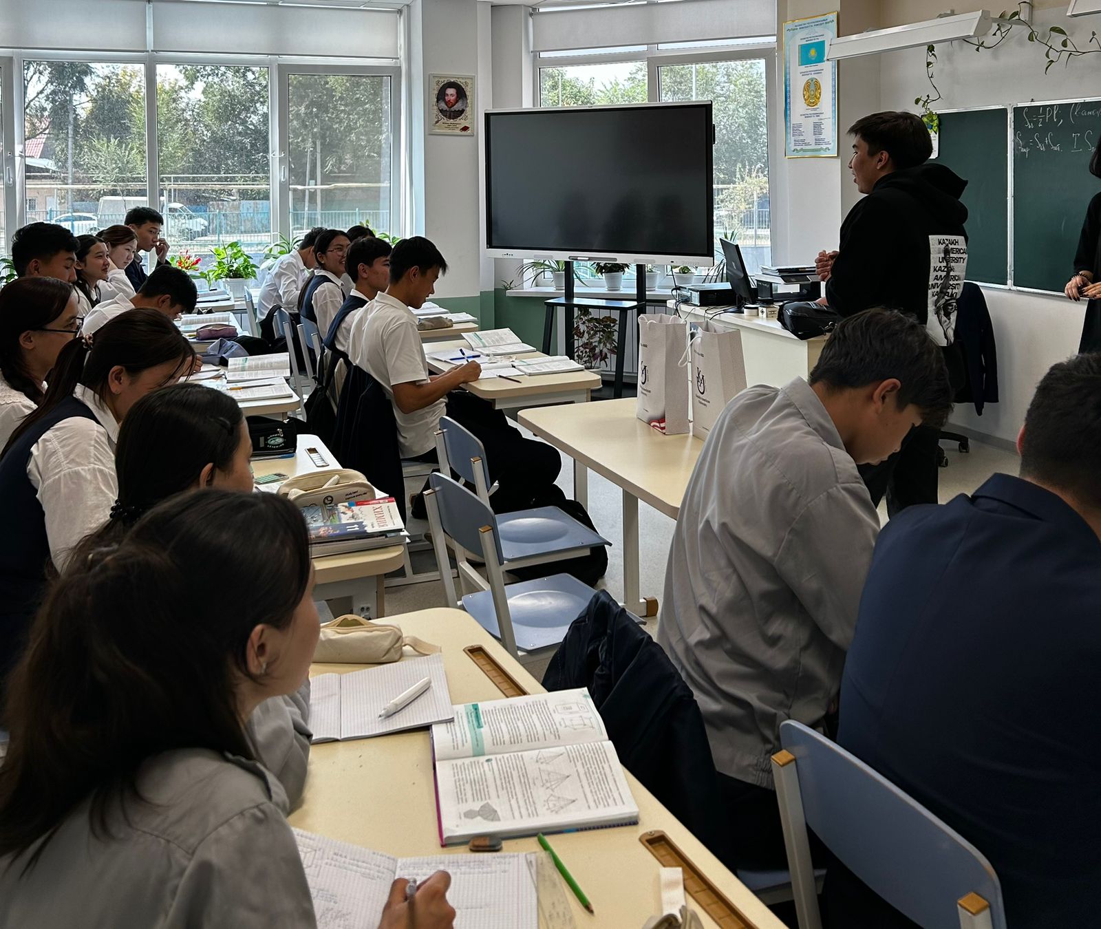 "Қазақ Америка университетінің өкілдері келді. "