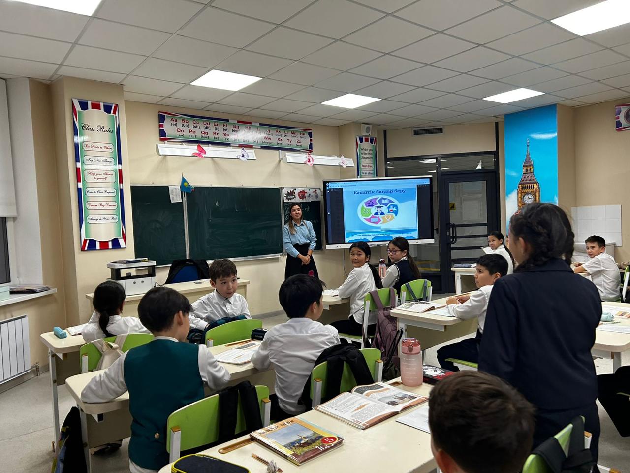 «Болашақта кім боламын» атты тақырып бойынша  5-6 сынып оқушыларымен бірге  кәсіби бағдар беру жұмыстары өткізілді.