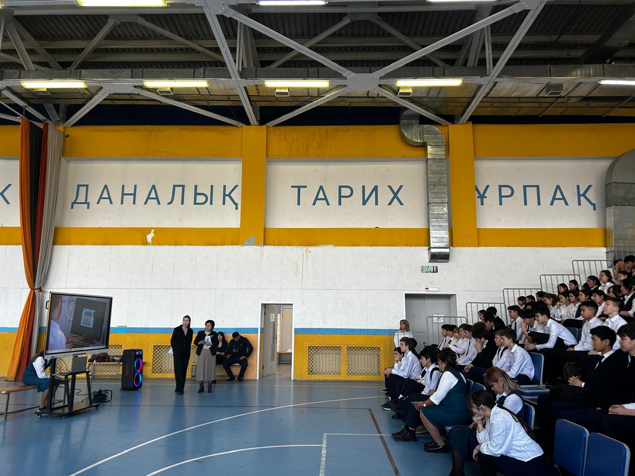 «Алматы құрылыс-техникалық колледж және Принтмедиа  колледждерінің өкілдері келіп,  мектептің болашақ 9-сынып колледж жайлы ақпарат беріп, мамандықтар бойынша таныстыру жұмыстарын өткізді.