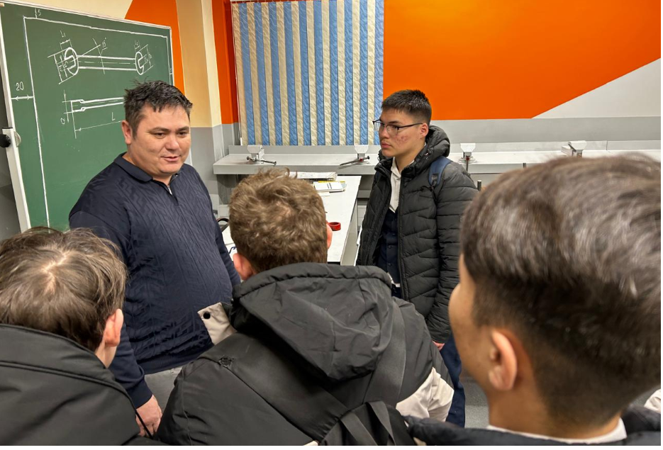 «Алматы автомобиль және сән индустриясы колледжінде » өткен,  ашық есік күніне барып қайтты.