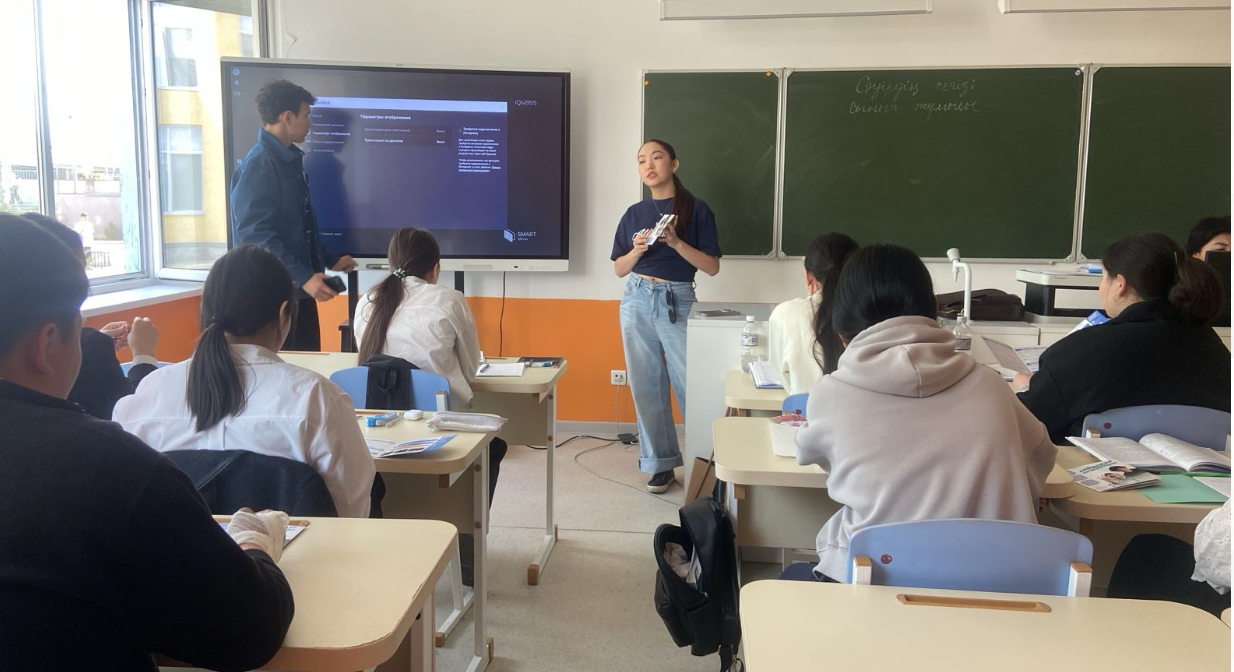 ALT университетінің белсенді  өкілдері келді