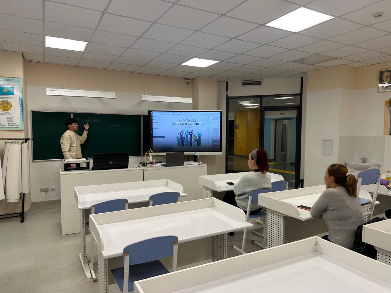 Кәсіби бағдар беруде ата-анамен мектеп байланысы