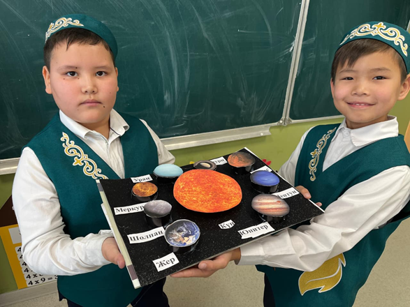 “КҮН ЖҮЙЕСІНІҢ 3D КІТАБЫ”